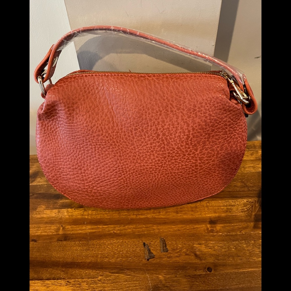 NWT MODA NYUS textured faux leather purse with additional handle.